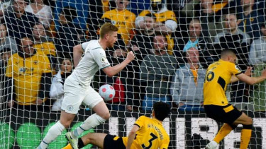 Gelandang Manchester City, Kevin De Bruyne rayakan gol