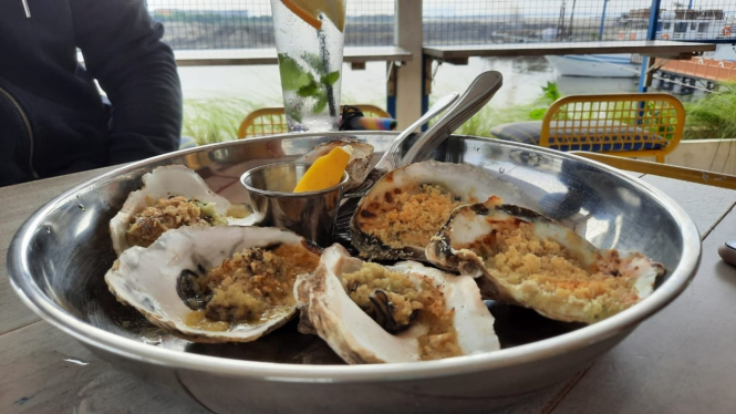 Oyster atau tiram. 