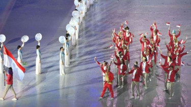 Kontingen Indonesia dalam pembukaan SEA Games 2021.