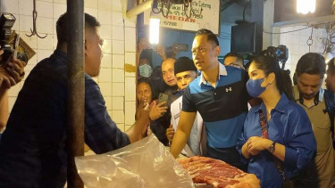 Ketua Umum Partai Demokrat, Agus Harimurti Yudhoyono (AHY) di Pusat Pasar Medan