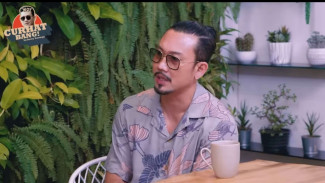 Dipaksa Netizen Tutup Podcastnya, Kini Denny Sumargo Jualan Panci