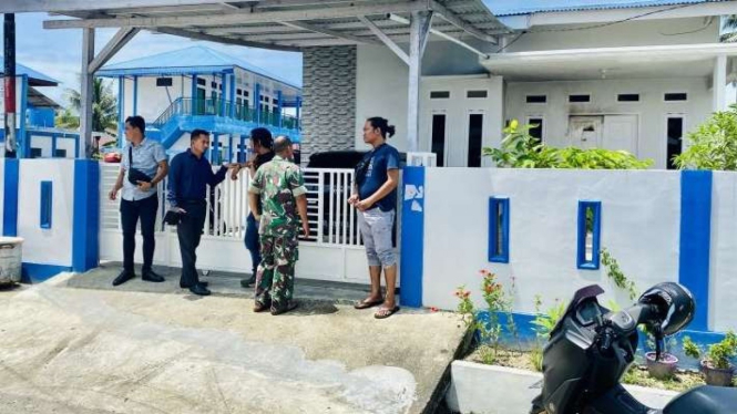 Rumah milik pimpinan Pondok Pesantren Majelis Belajar Iqra (MBI) Meulaboh, berlokasi di ruas Jalan Purnama, Lorong Pawang Leman, Meulaboh, Aceh Barat, Selasa siang, 17 Mei 2022, dilempari molotov oleh orang tidak dikenal.