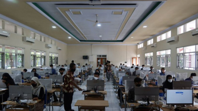 Ilustrasi suasana pelaksanaan UTBK SBMPTN 