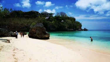 Pantai Padang Padang Bali