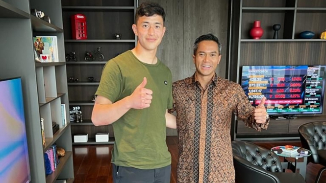 Anindya Bakrie bersama Cyrus Margono