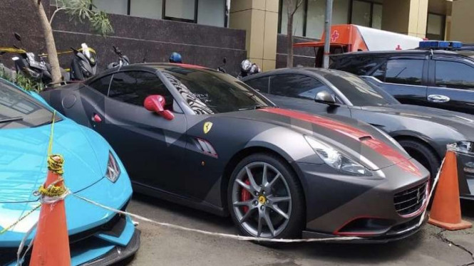 Mobil Ferrari milik Indra Kenz disita Bareskrim Polri