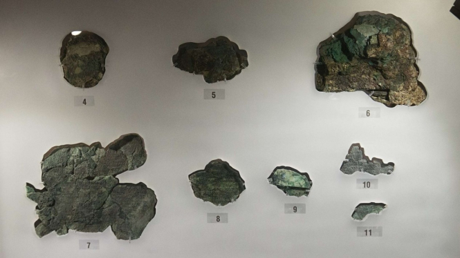 sisa bangkai kapal Antikythera di Museum Arkeologi Nasional Athena