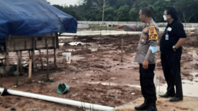 Lokasi pekerja proyek tersambar petir.