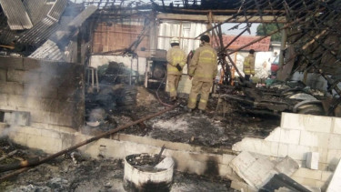 Gudang karung di Tangerang ludes terbakar.
