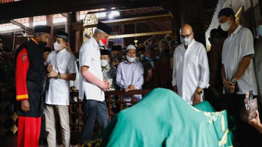 Gubernur Jawa Tengah Ganjar Pranowo melayat jenazah Buya Syafii Maarif