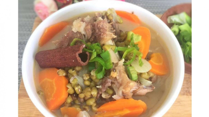Sop iga kacang hijau