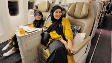 Ayu Ting Ting berangkat ibadah umroh bersama keluarga