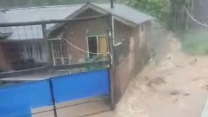 Banjir di kawasan Puncak, Bogor, Jawa Barat.