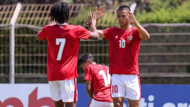 Pemain Timnas Indonesia U-19 rayakan gol.