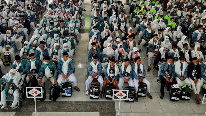 Calon jemaah haji di Asrama Haji Donohudan, Boyolali, Jawa Tengah.
