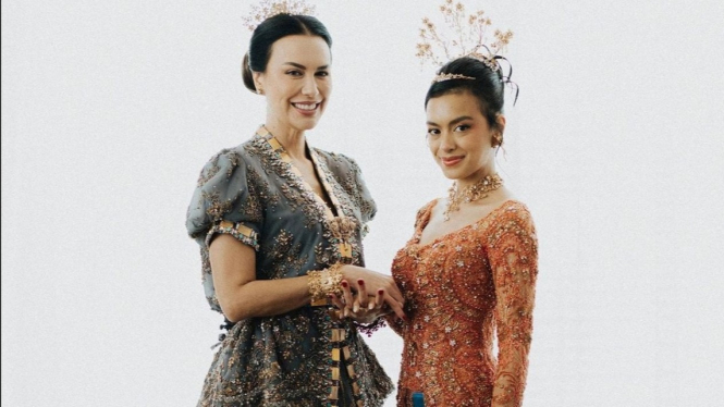 Sophia Latjuba dan Eva Celia. 