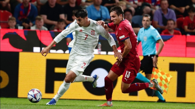 Pertandingan Republik Ceko vs Spanyol. 