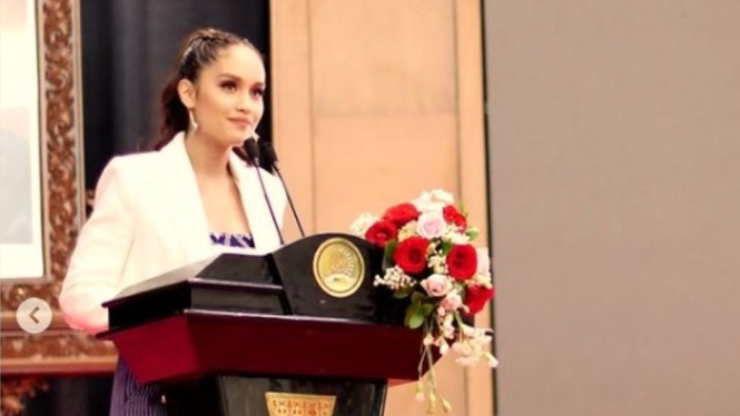 Cinta Laura