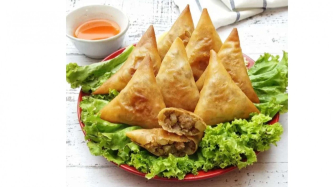 Samosa isi daging sapi