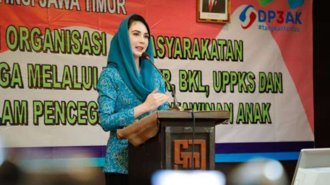 Ketua Tim PKK Jawa Timur Arumi Bachsin.