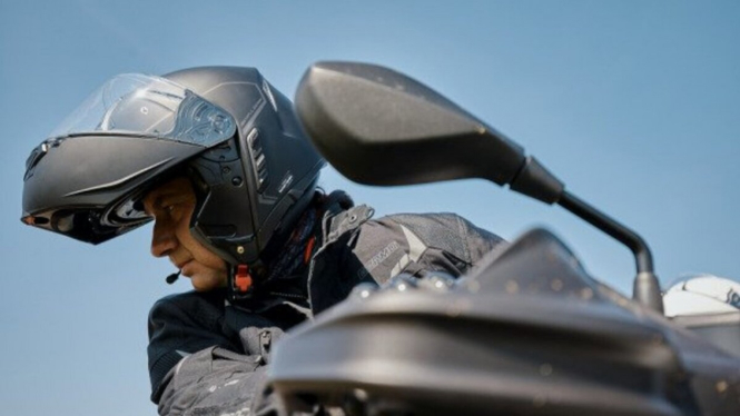 Helm pintar Sena