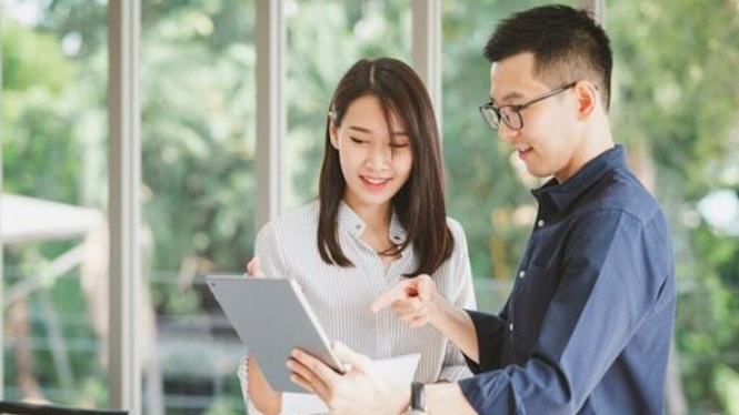 Ilustrasi menggunakan platform digital.