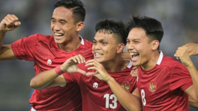 Pemain Timnas Indonesia rayakan gol.