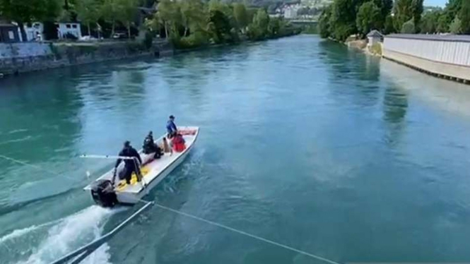 Arsip foto - Kepolisian Bern, Swiss, menyatakan sejumlah komunitas di Sungai Aare dilibatkan dalam pencarian Emmeril Kahn Mumtadz atau Eril, putra sulung Gubernur Jawa Barat Ridwan Kamil, yang dinyatakan hilang pada Kamis, 26 Mei 2022.
