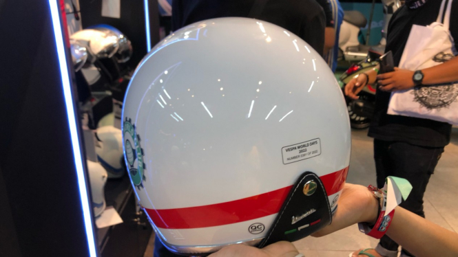Helm Edisi Khusus di Vespa World Days Bali 2022