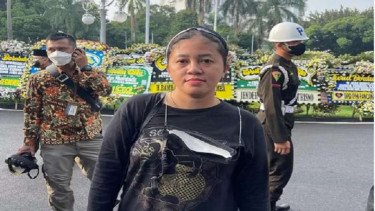 Rara Pawang Hujan Turut Hadir di Pemakaman.