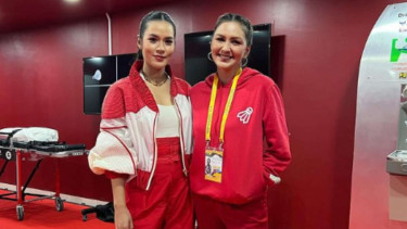 Donna Agnesia Bangga Pamer Foto Bareng Raisa
