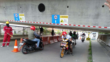 Pemasangan Box Girder PT KCIC di Pondok Gede Bekasi.