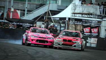 Iustrasi mobil drifting