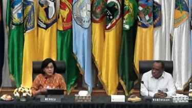 Menkeu Sri Mulyani dan Wamendagri John Wempi Wetipo.