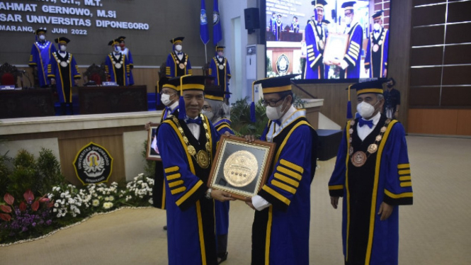 Undip kukuhkan guru besar