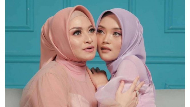 Nathalie Holscher dan Putri Delina