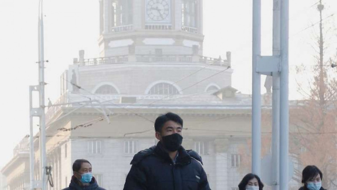 Aktivitas warga di sekitar Stasiun Pyongyang, Korea Utara.