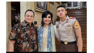 Khalifah Nasif bersama sang ayah dan Ibu