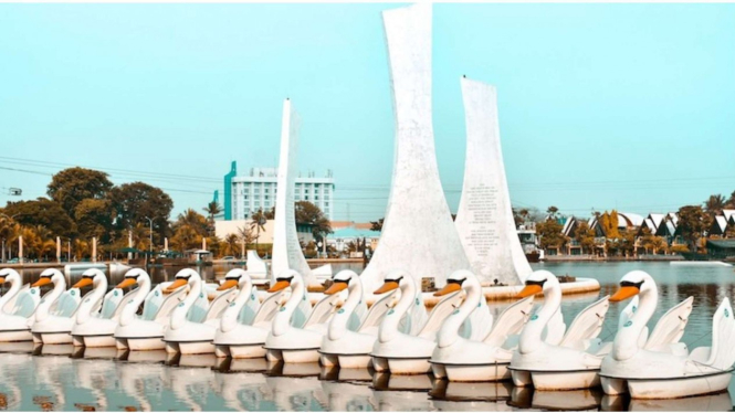 Perahu Pedal Angsa, Ancol