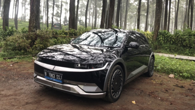 Mobil Listrik Hyundai Ioniq 5 di Cikole, Bandung