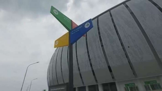 Papan penunjuk zona di Jakarta International Stadium (JIS).
