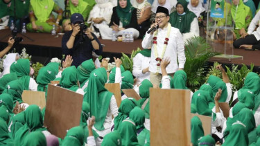 Ketua Umum PKB Muhaimin Iskandar alias Cak Imin bersama perempuan NU DKI.
