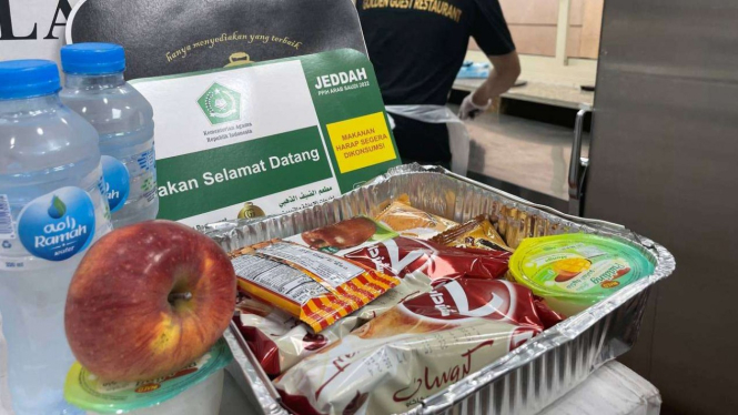 Suasana dapur katering haji Indonesia di Bandara Jeddah