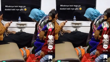 Penumpang kereta selonjoran ke kursi ibu-ibu