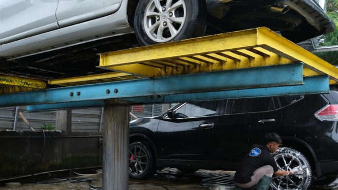 Cucian mobil hidrolik tipe H.
