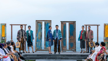 Busana karya Philip 