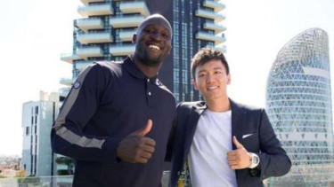 Romelu Lukaku bersama Presiden Inter Milan Steven Zhang