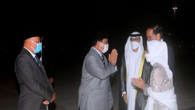 Menhan Prabowo Subianto turut menyambut Presiden Jokowi di UEA.