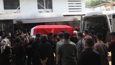 Jenazah Tjahjo Kumolo Tiba di Rumah Duka