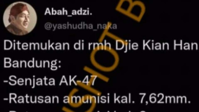 Sebuah akun Facebook mengunggah gambar dengan keterangan bahwa polisi telah mengidentifikasi pemilik sejumlah bahan peledak hingga senjata api berpeluru di sebuah bangunan tua yang terletak di Jalan Asia Afrika, Kota Bandung, Jawa Barat.